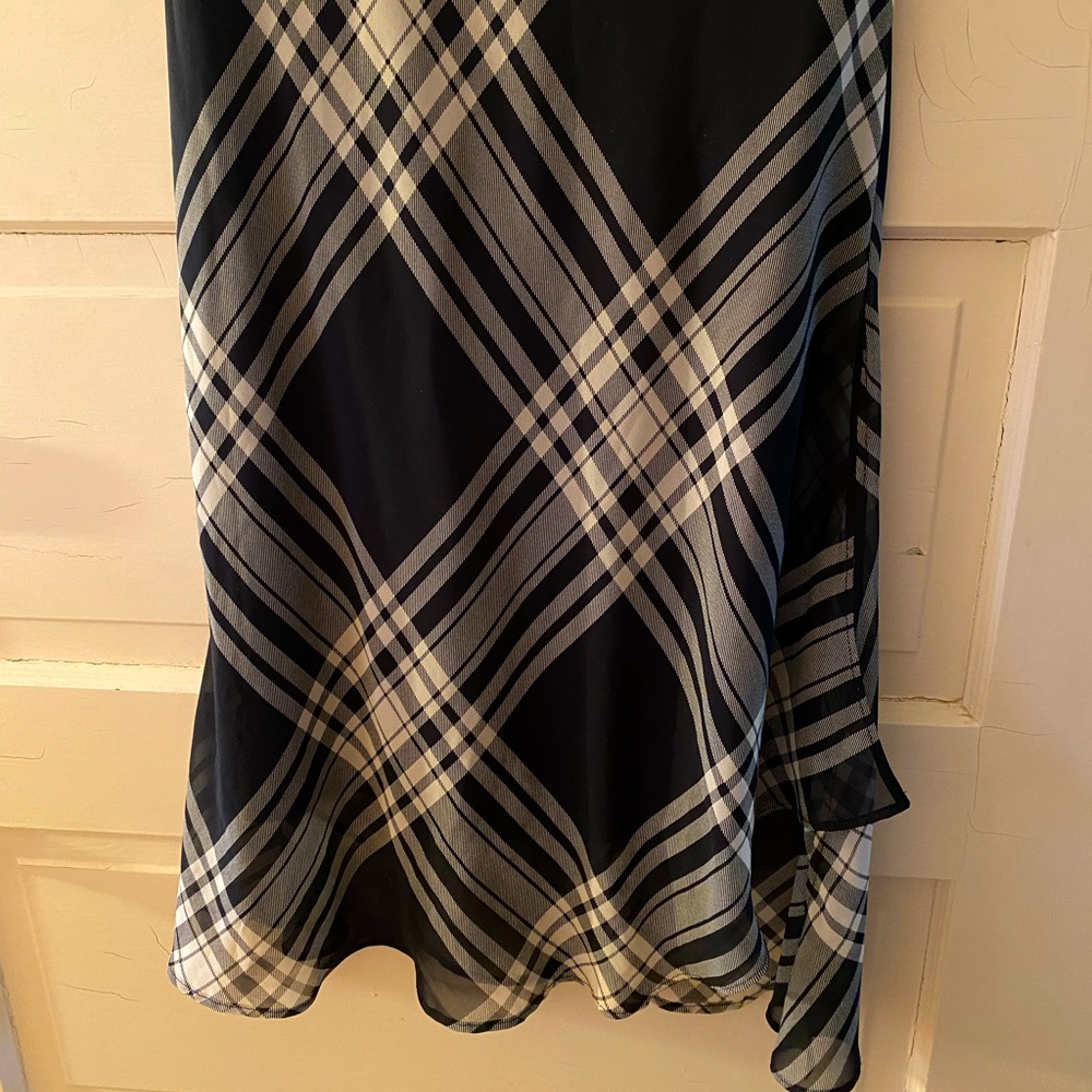 Beautiful black & white dress. Made in spain. See pictures for details. - Picture 13 of 14